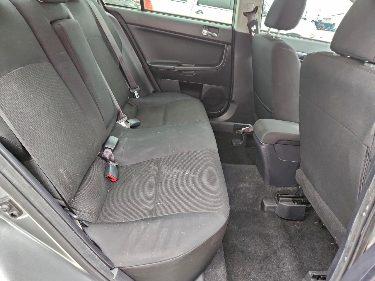 Mitsubishi Lancer Es Image 9