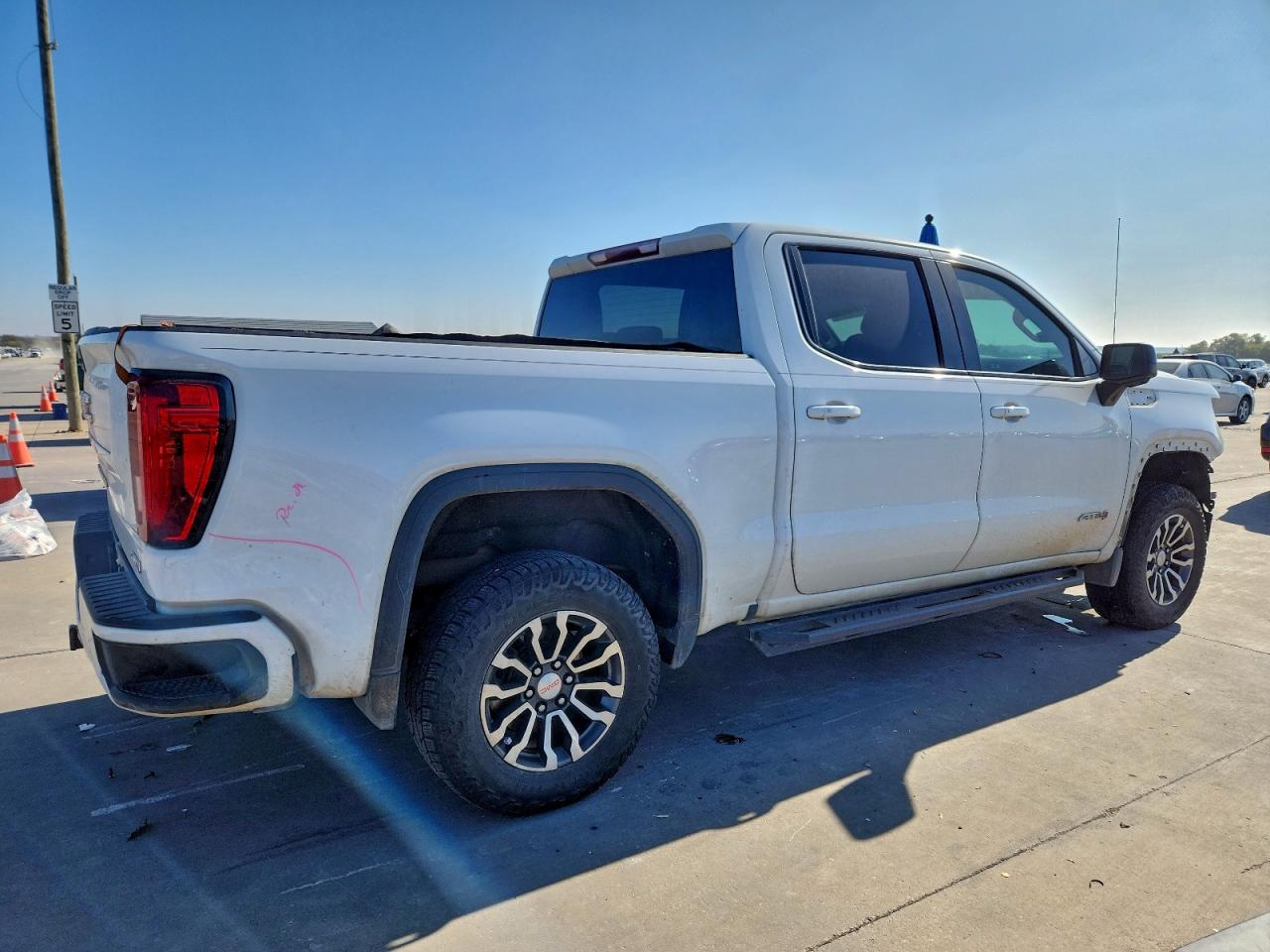 GMC Sierra K1500 At4 Image 5