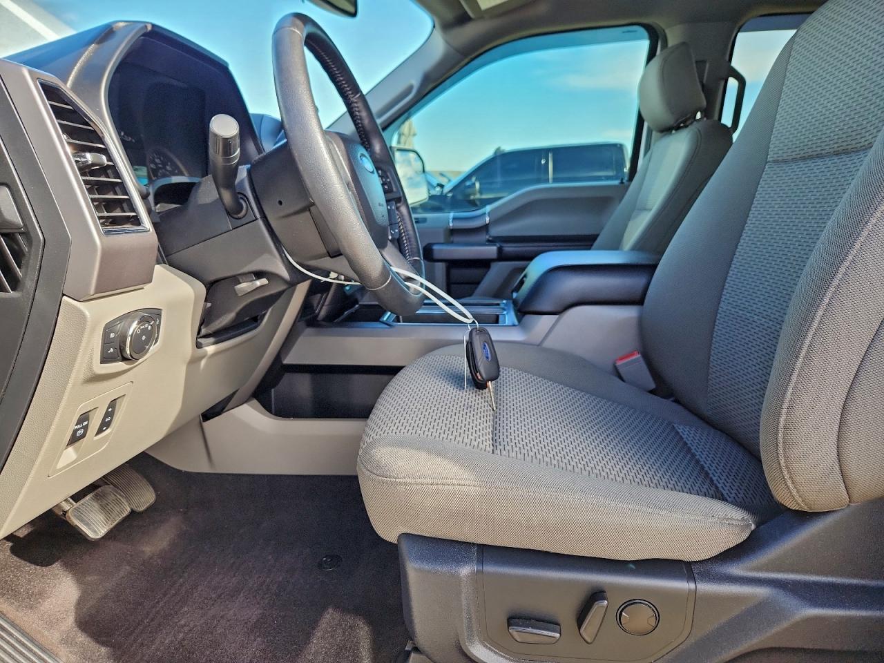 Ford F-150 Supercrew Image 12