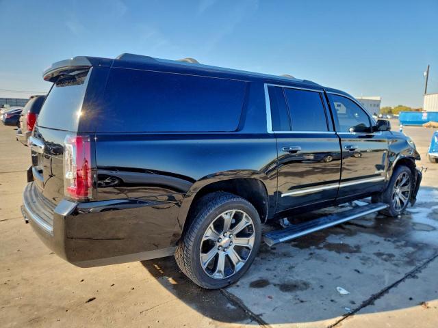 GMC Yukon Denali Image 4