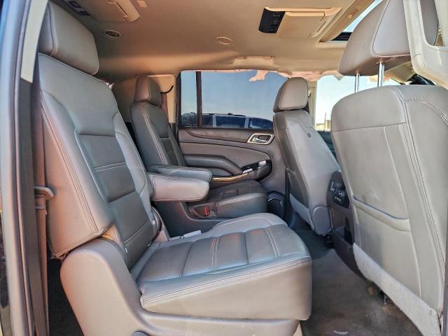 GMC Yukon Denali Image 6