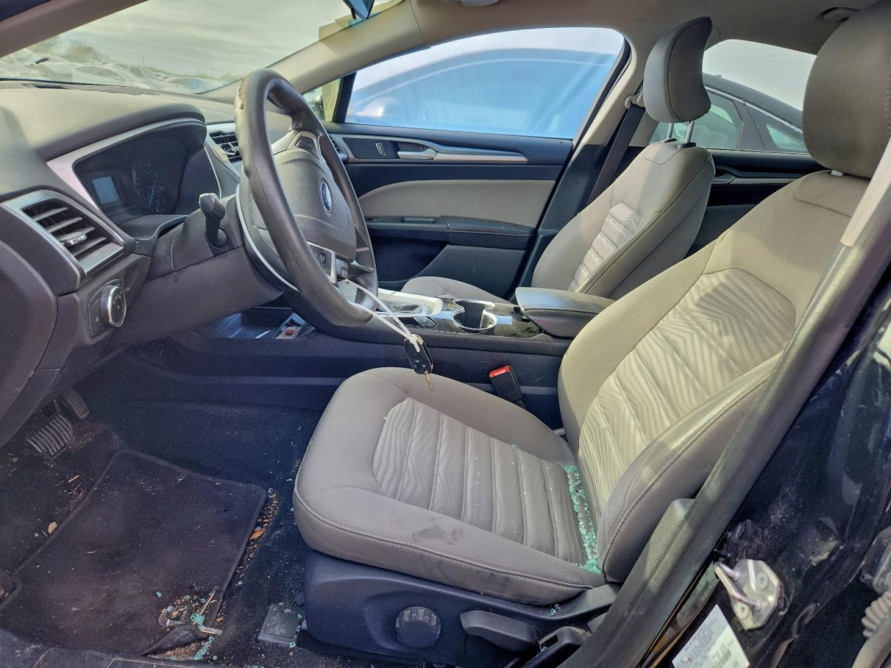 Ford Fusion S Image 6