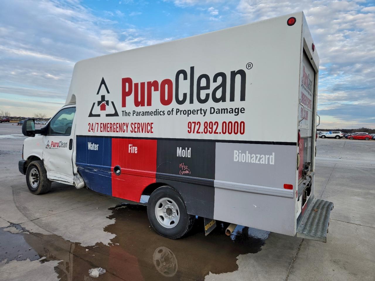 Chevrolet Express Image 2