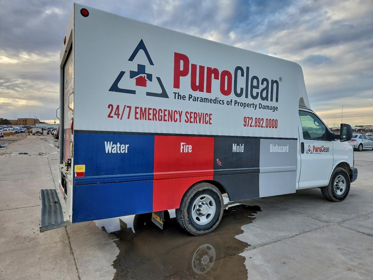 Chevrolet Express Image 12