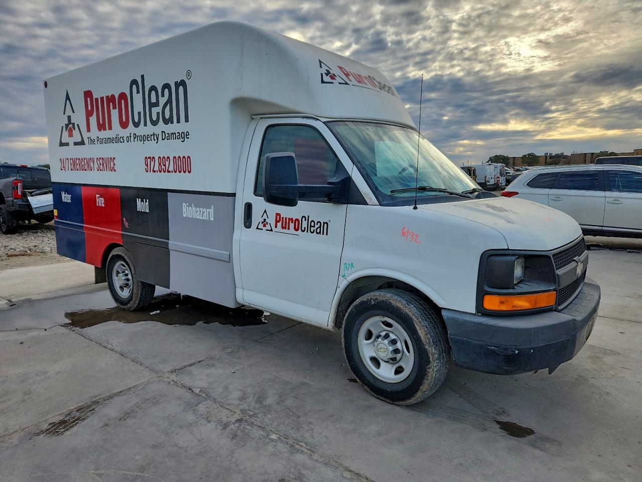 Chevrolet Express Image 3