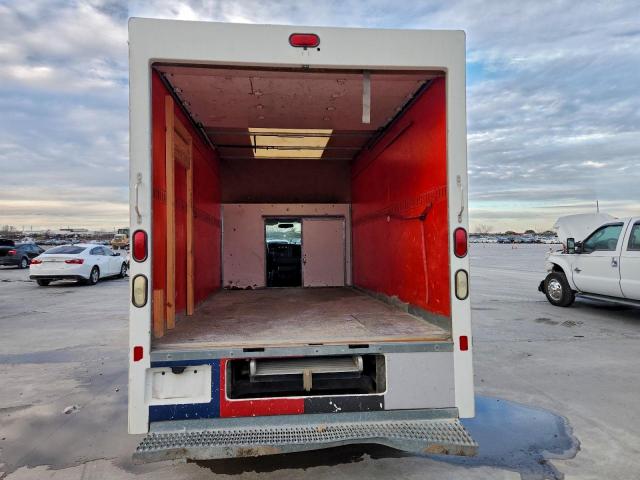 Chevrolet Express Image 8