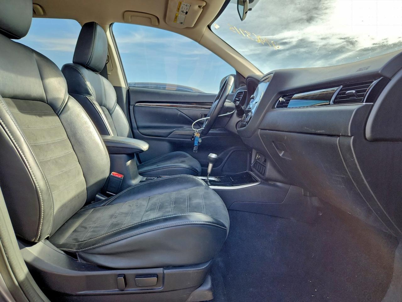 Mitsubishi Outlander Se Image 2