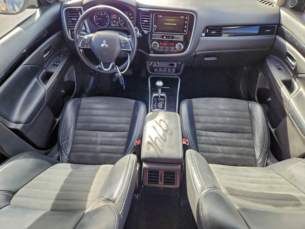 Mitsubishi Outlander Se Image 11