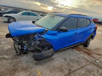  Salvage Nissan Kicks
