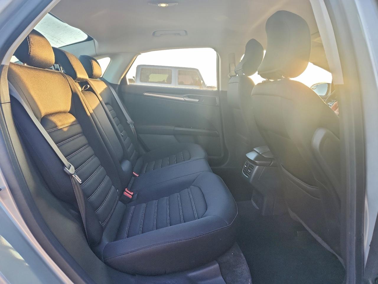 Ford Fusion Se Image 7