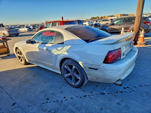 Ford Mustang Image 3