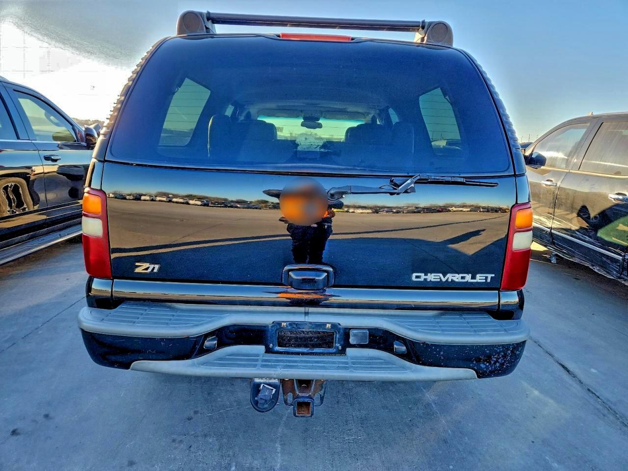 Chevrolet Suburban K1500 Image 5