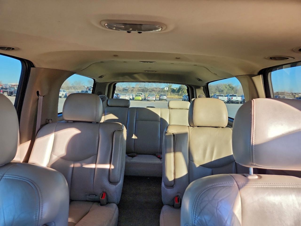 Chevrolet Suburban K1500 Image 3