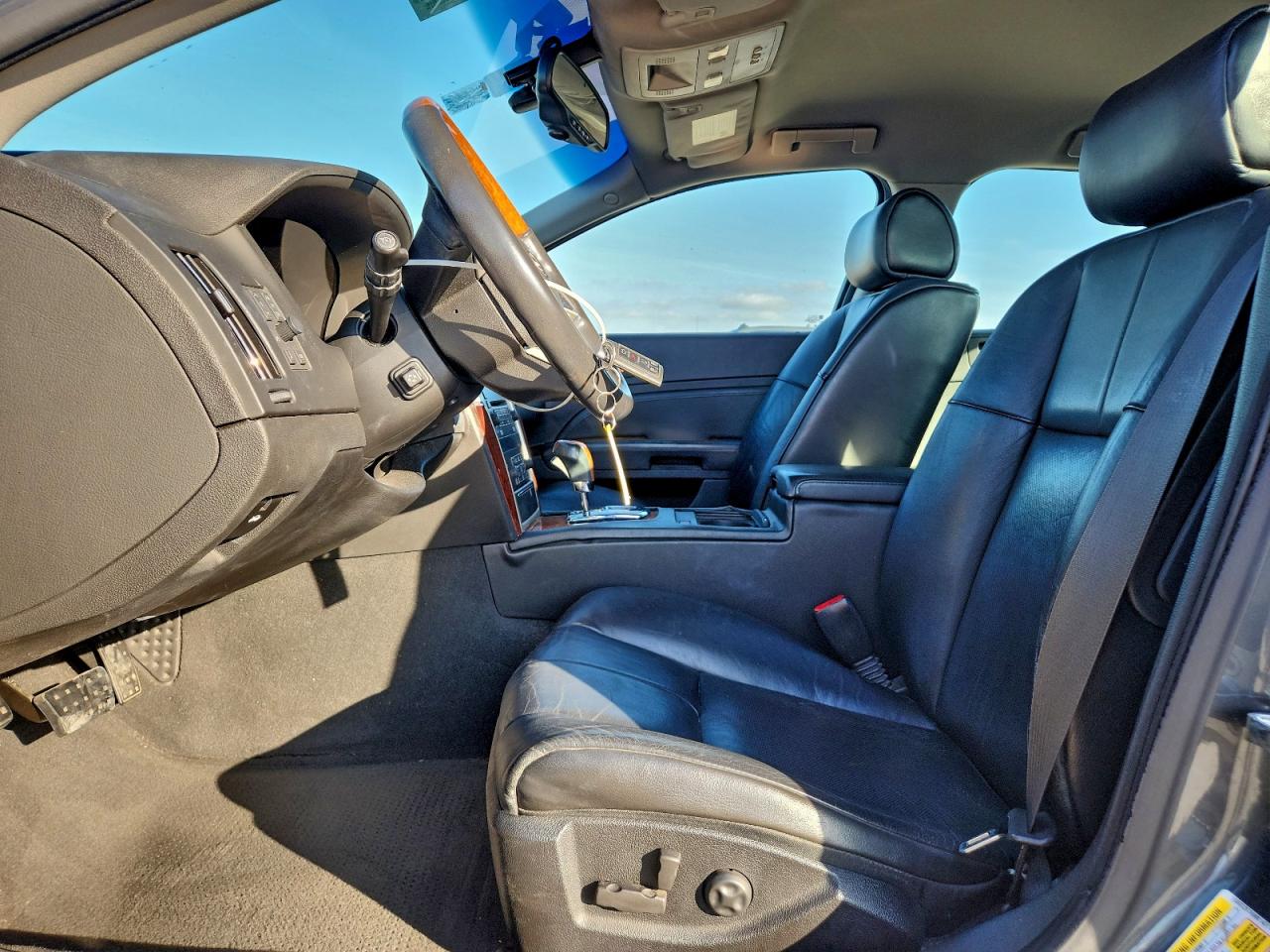 Cadillac STS Image 6