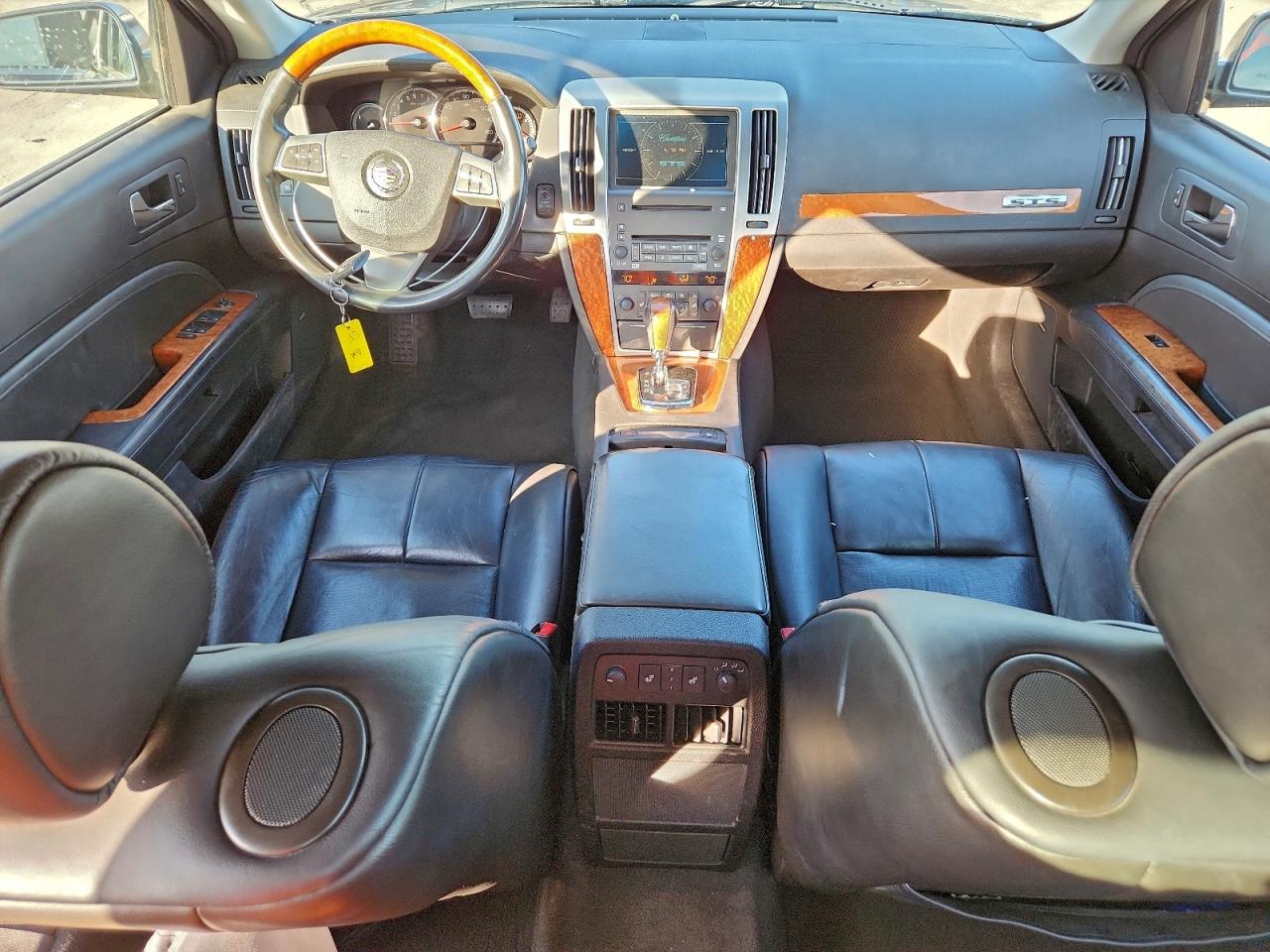 Cadillac STS Image 10