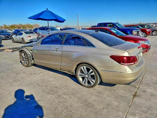 Mercedes-Benz E-Class 400 Image 11