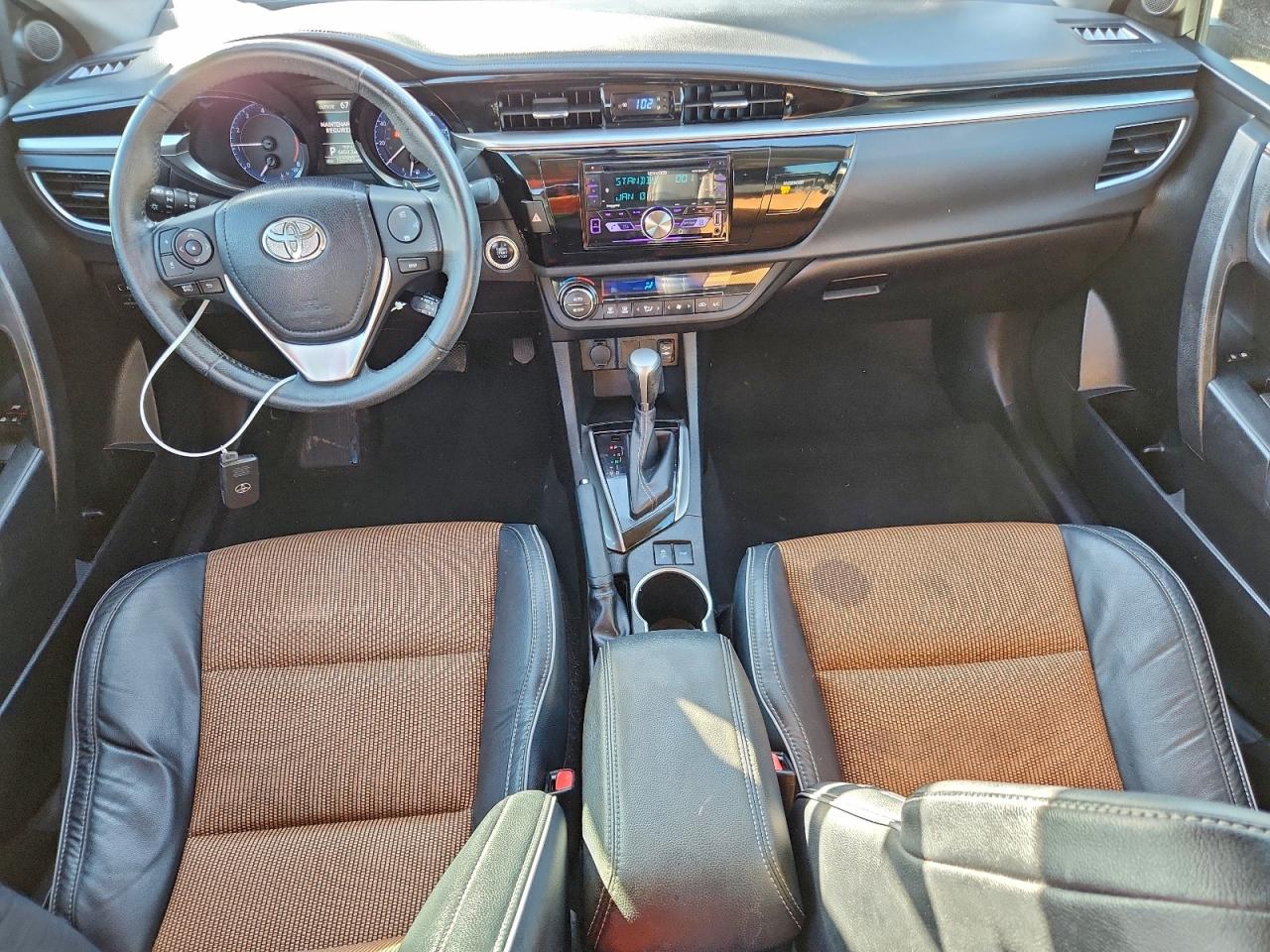 Toyota Corolla L Image 9