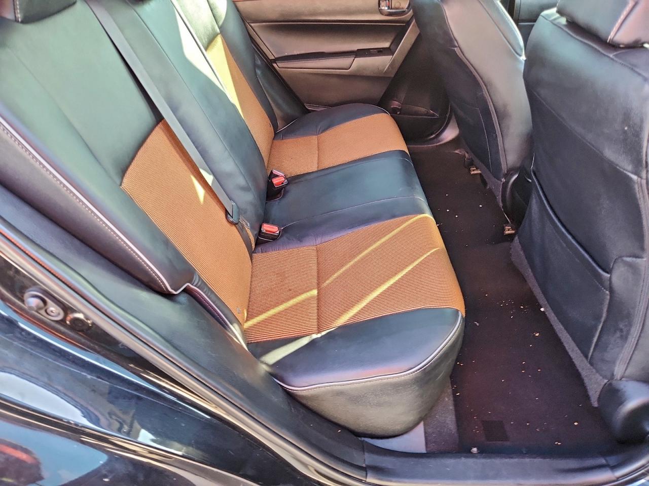 Toyota Corolla L Image 11