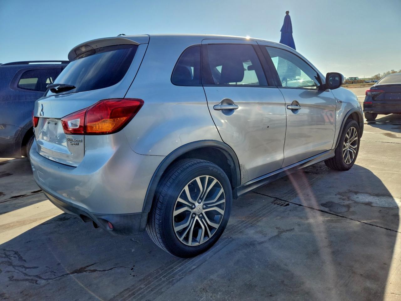 Mitsubishi Outlander Es Image 4