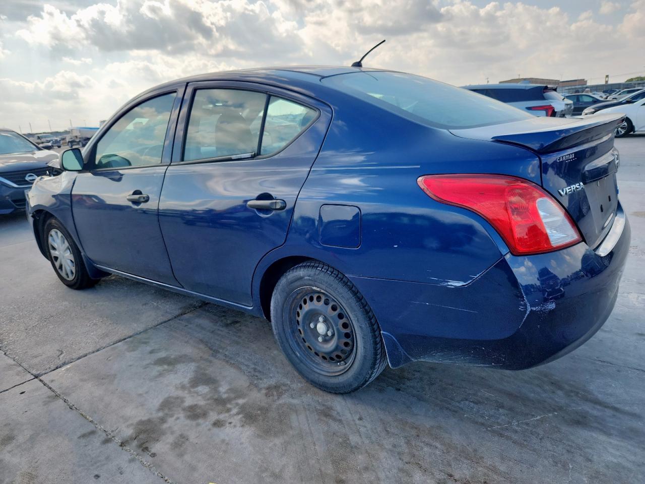 Nissan Versa S Image 9