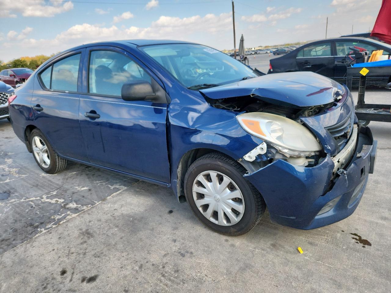 Nissan Versa S Image 3
