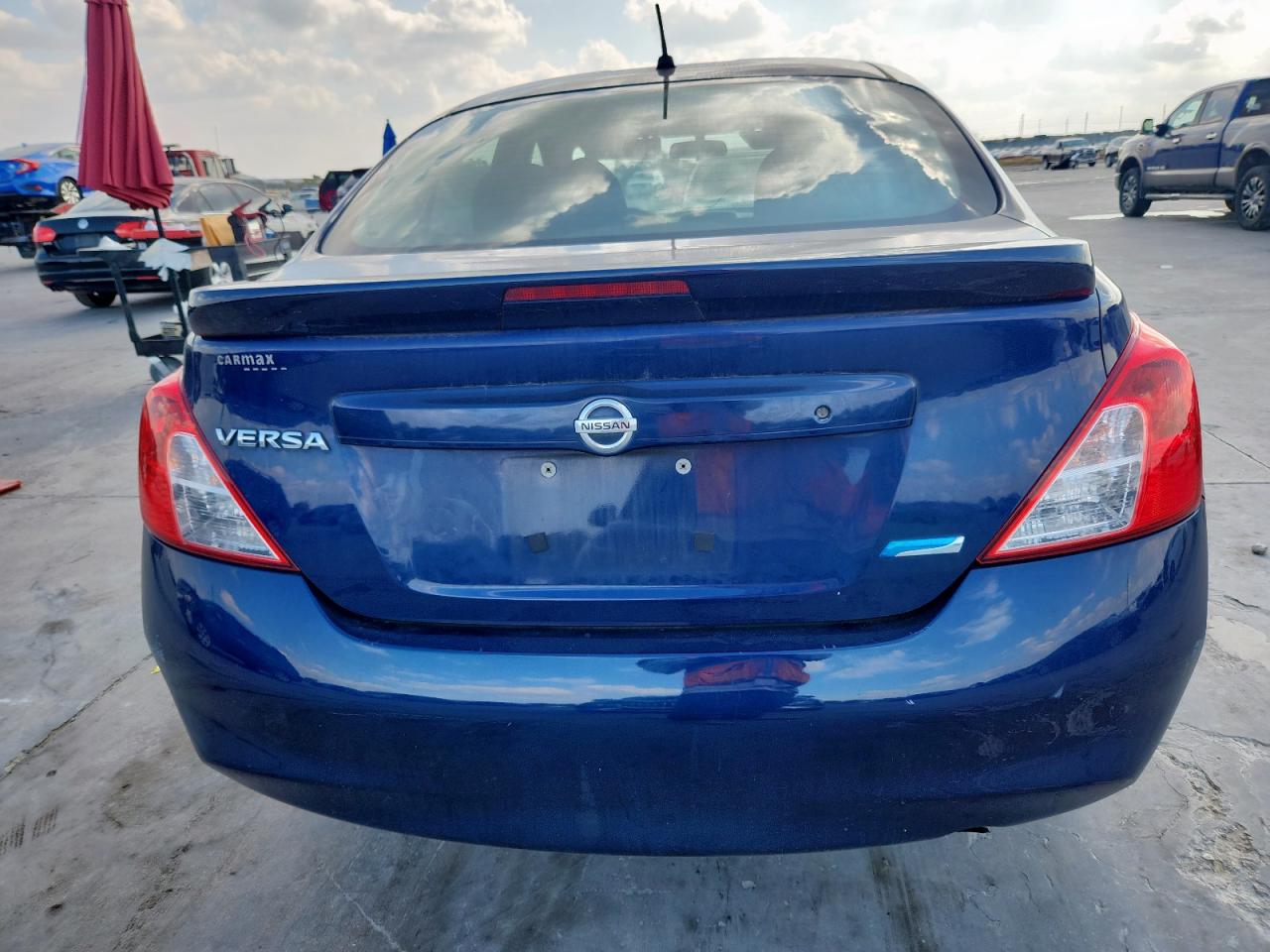 Nissan Versa S Image 11