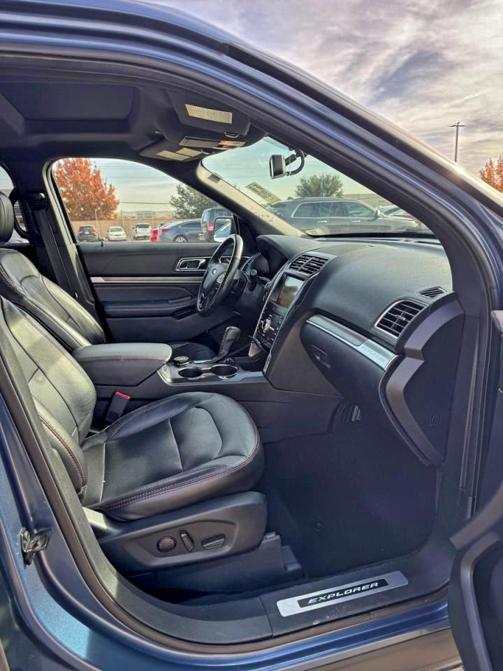 Ford Explorer Sport Image 4