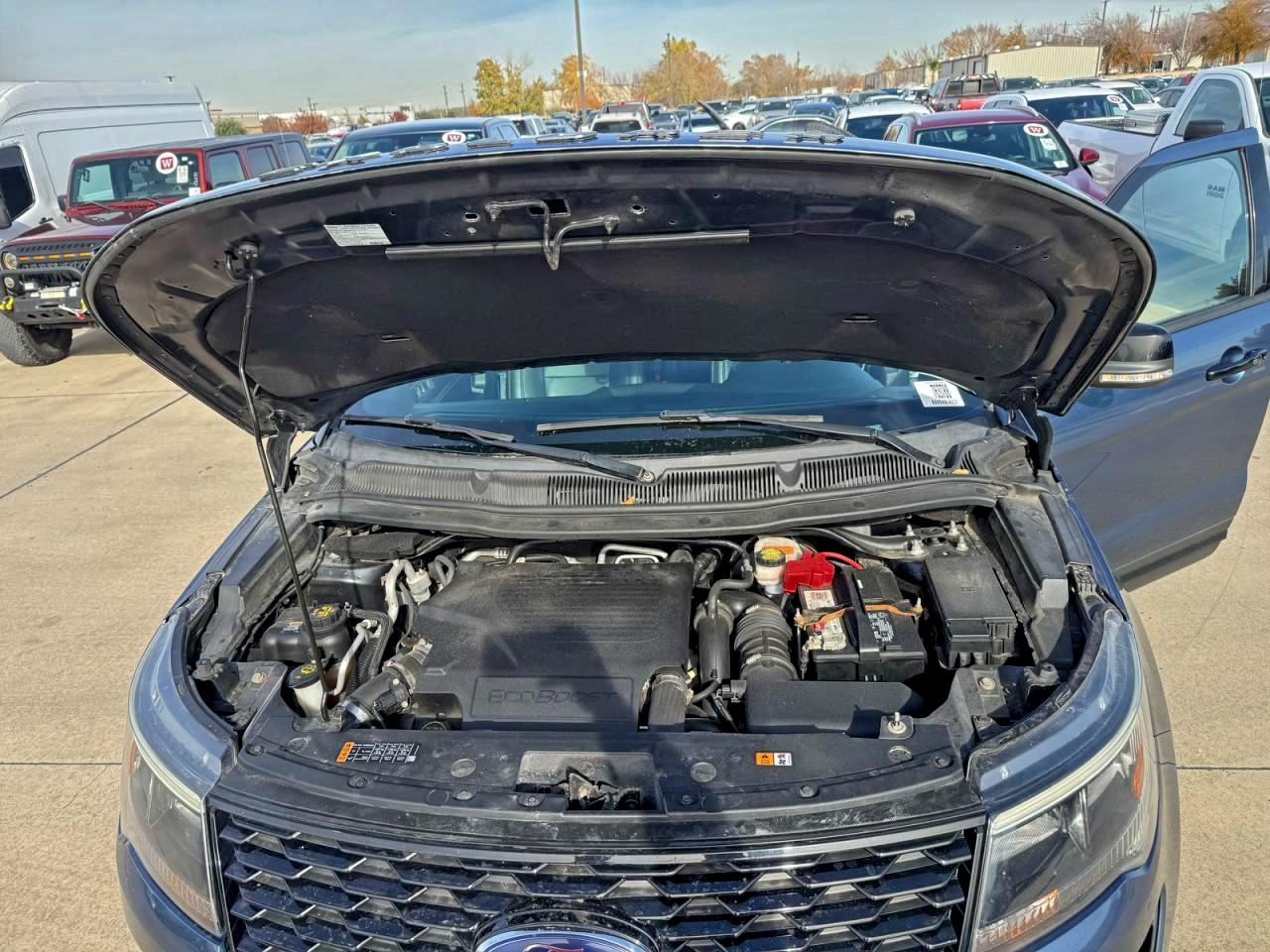 Ford Explorer Sport Image 3