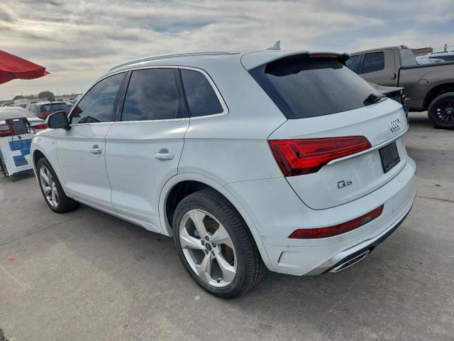 Audi Q5 Prestige 45 Image 3