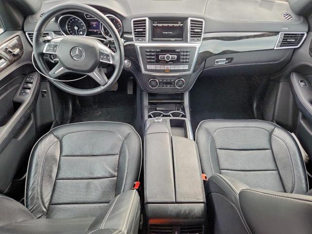 Mercedes-Benz M-Class 550 4matic Image 8