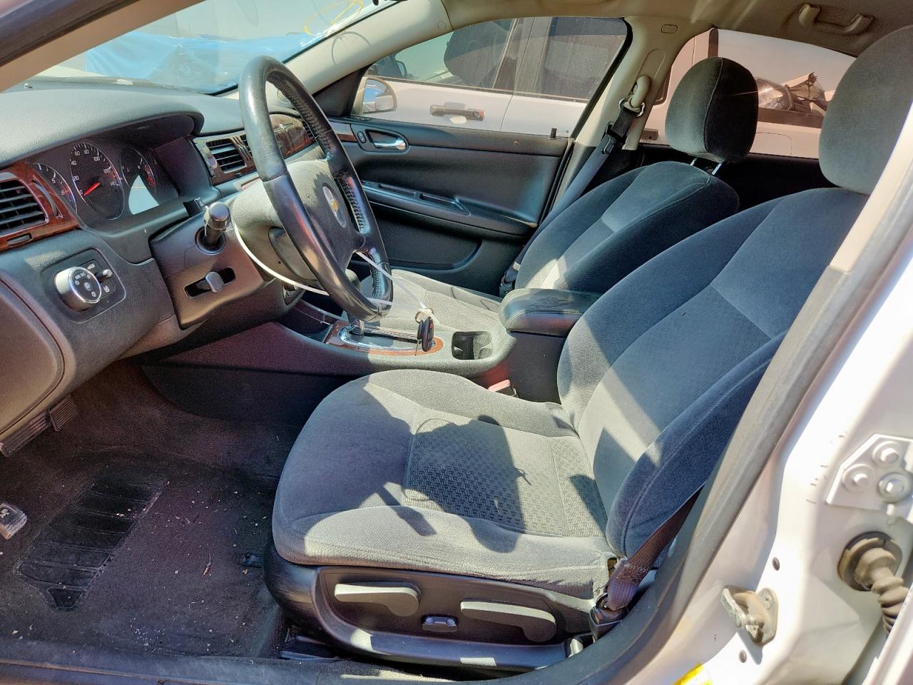 Chevrolet Impala Lt Image 9