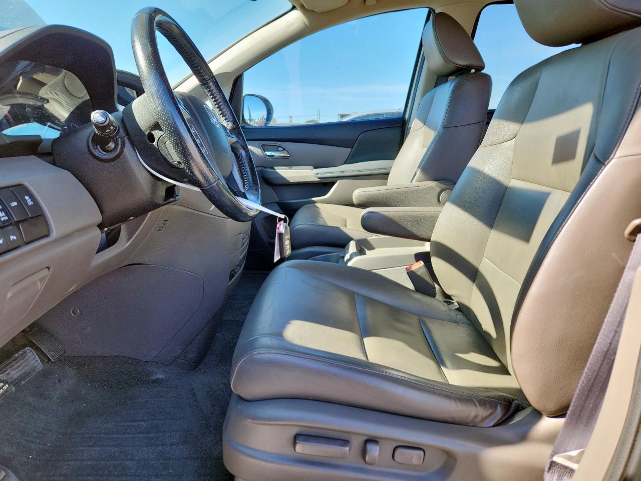 Honda Odyssey Touring Image 3