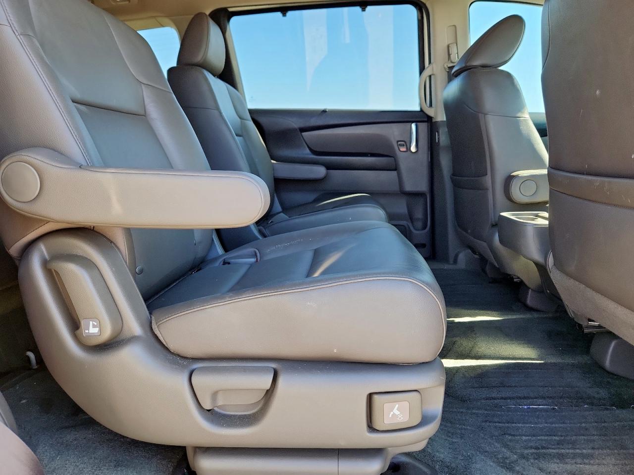 Honda Odyssey Touring Image 5