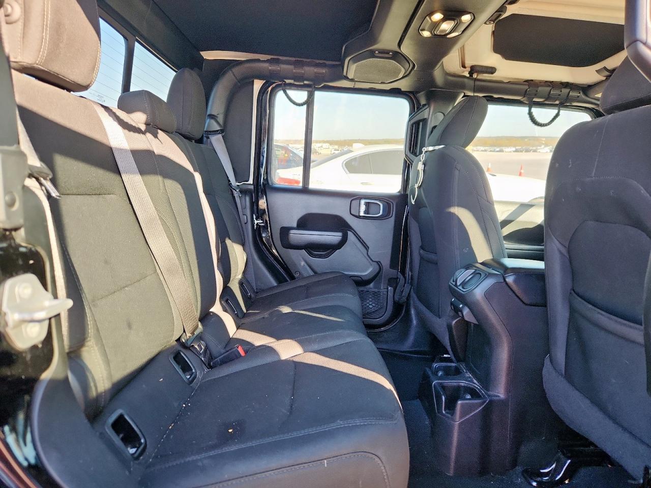 Jeep Gladiator Sport Image 9