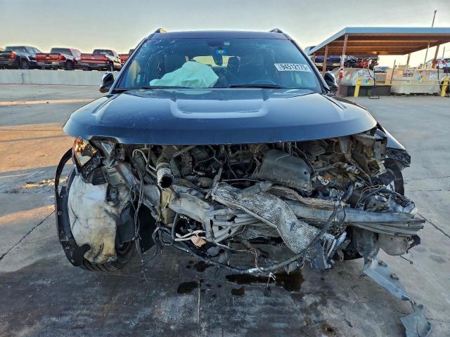 Ford Explorer Limited Image 11