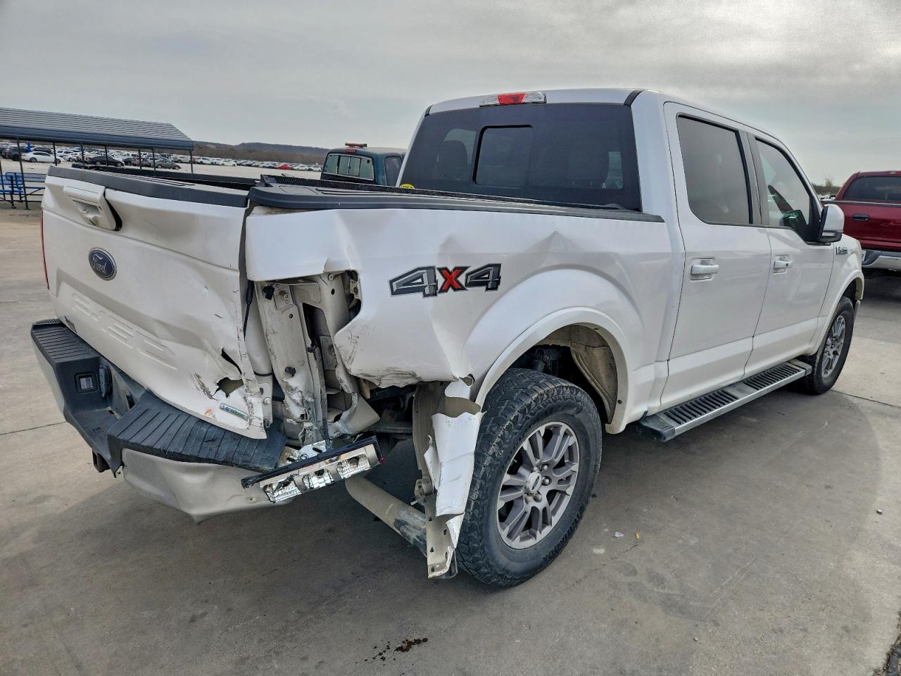 Ford F-150 Supercrew Image 3