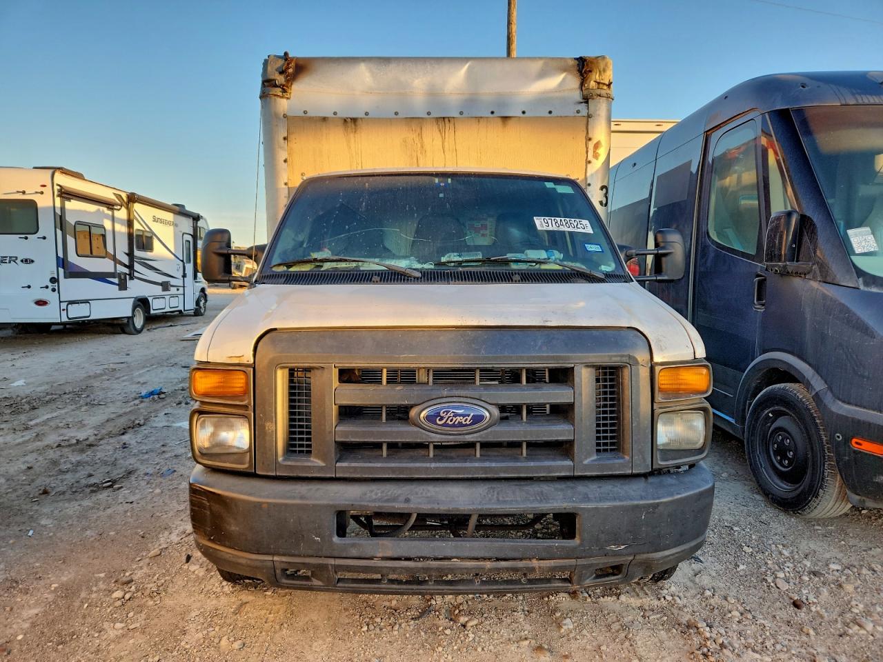 Ford E-350 E350 Super Duty Cutaway Van Image 4