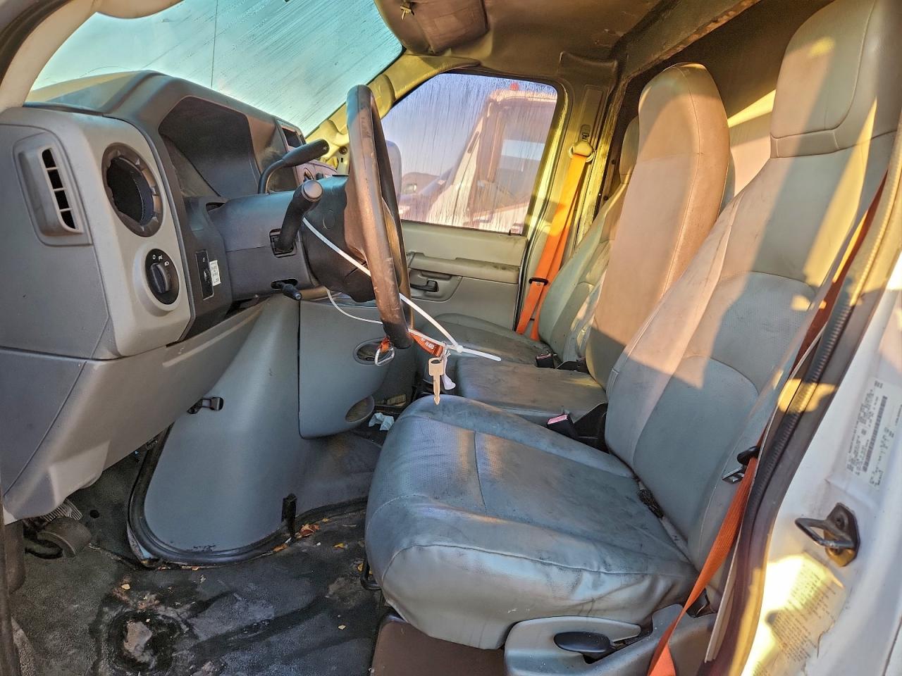 Ford E-350 E350 Super Duty Cutaway Van Image 6