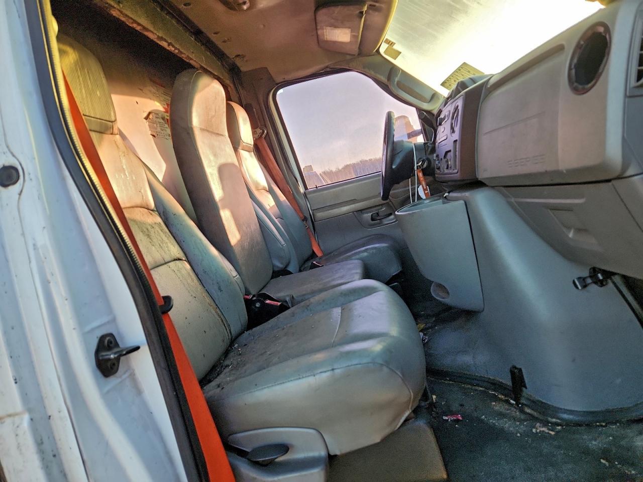 Ford E-350 E350 Super Duty Cutaway Van Image 13