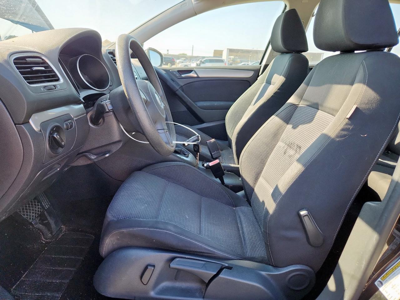 Volkswagen Golf Image 6