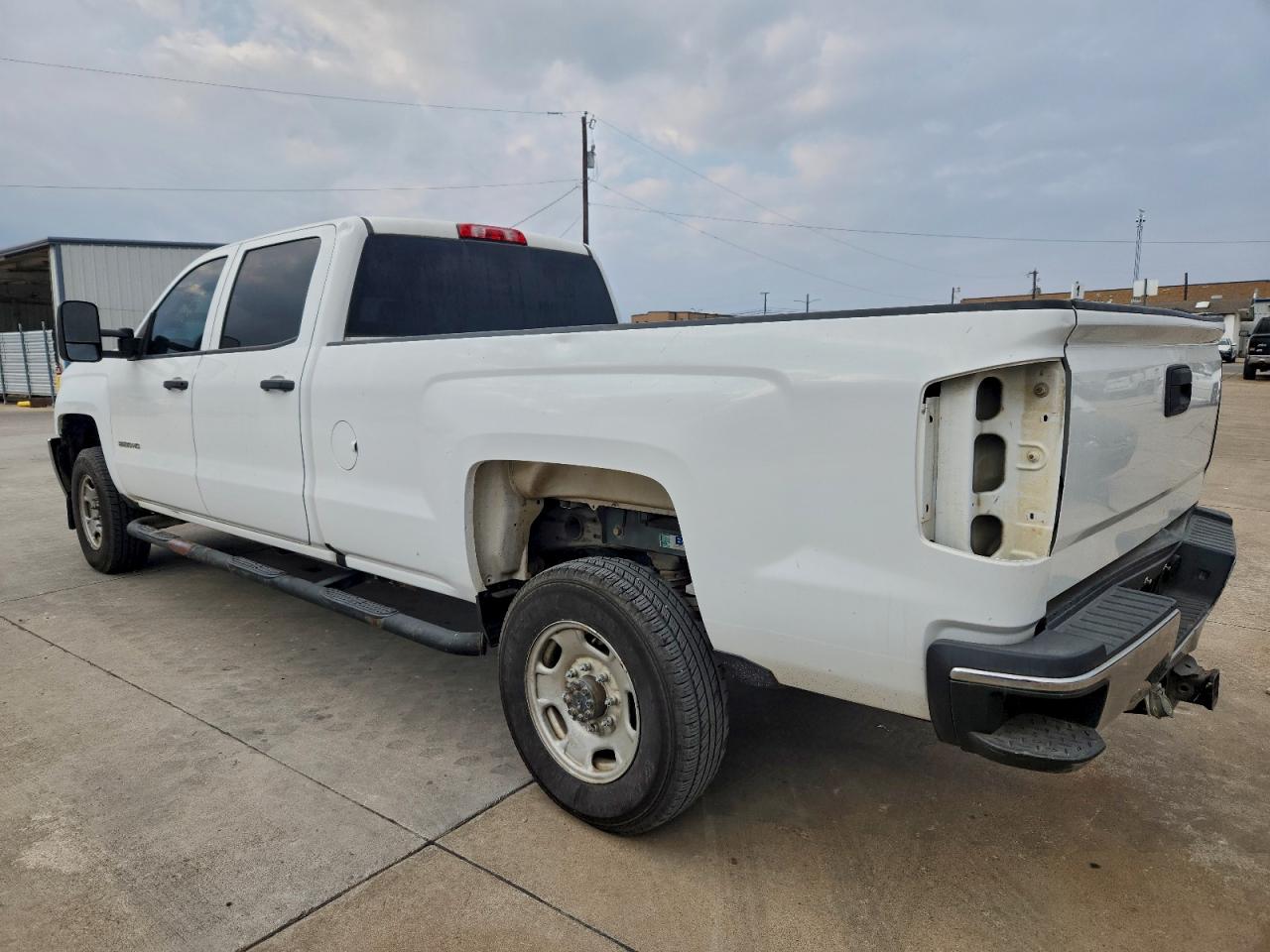 Chevrolet Silverado C2500 Heavy Duty Image 3