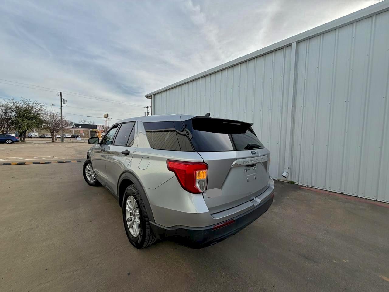 Ford Explorer Image 3