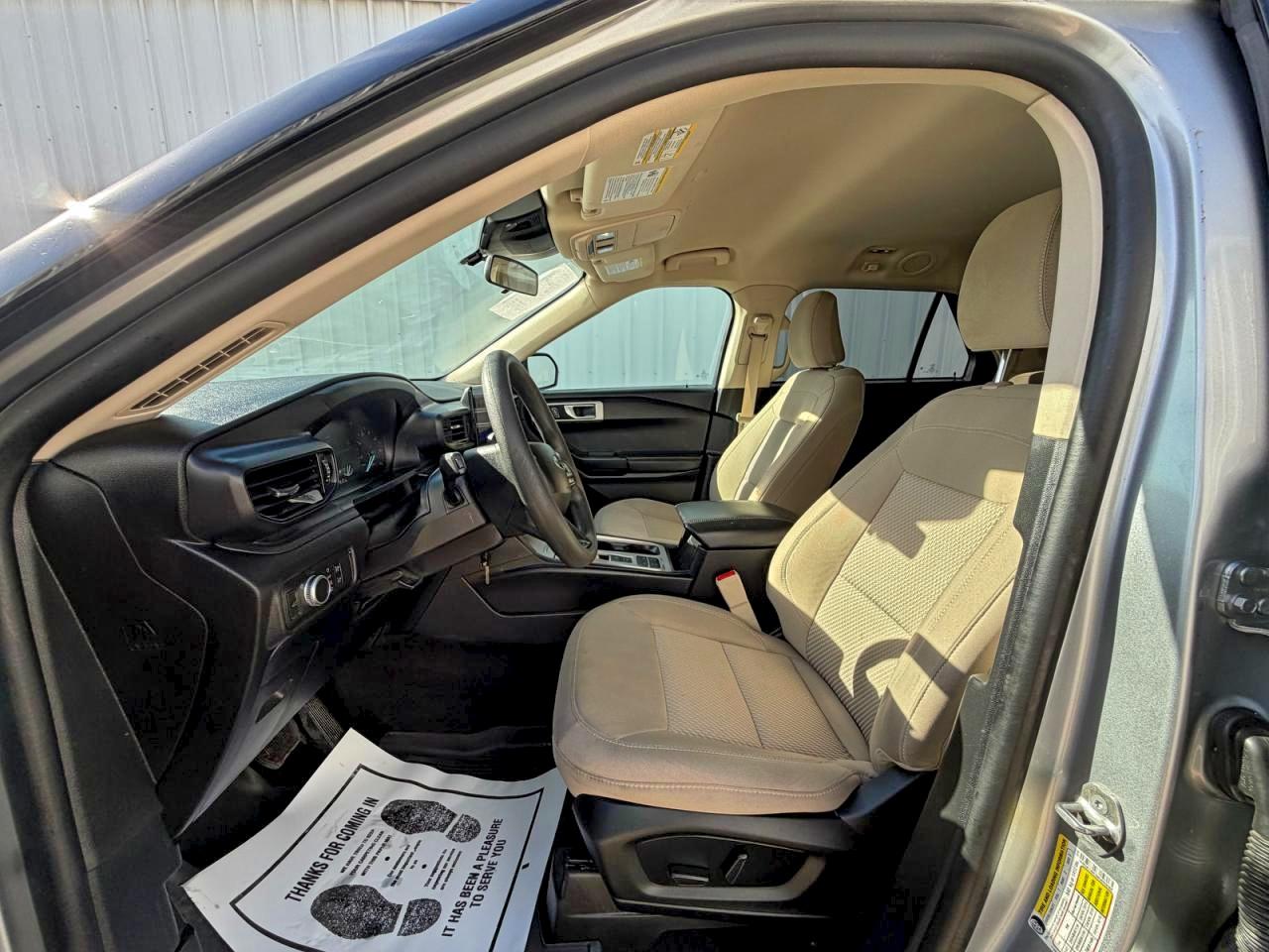 Ford Explorer Image 4