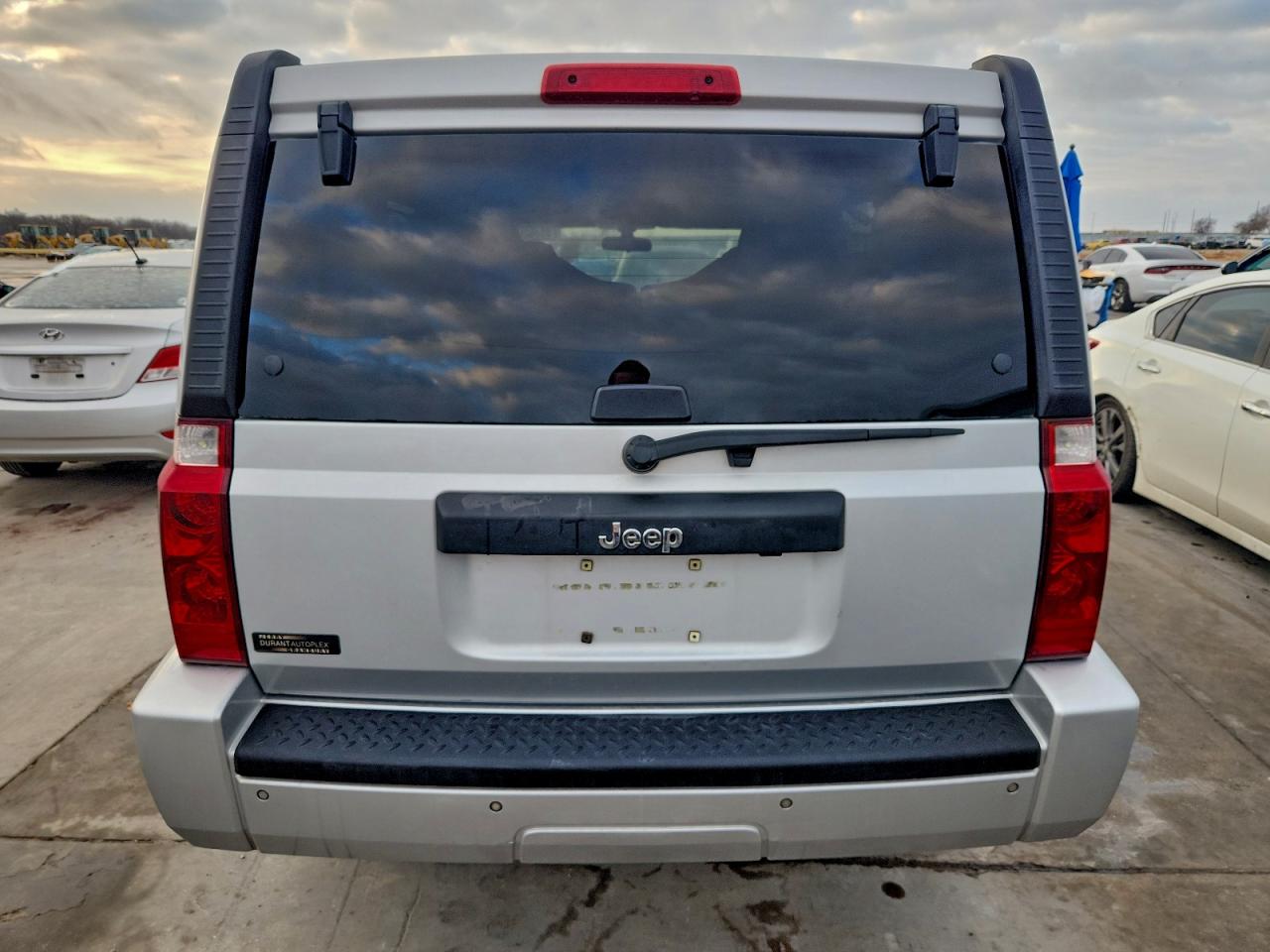 Jeep Commander Image 3