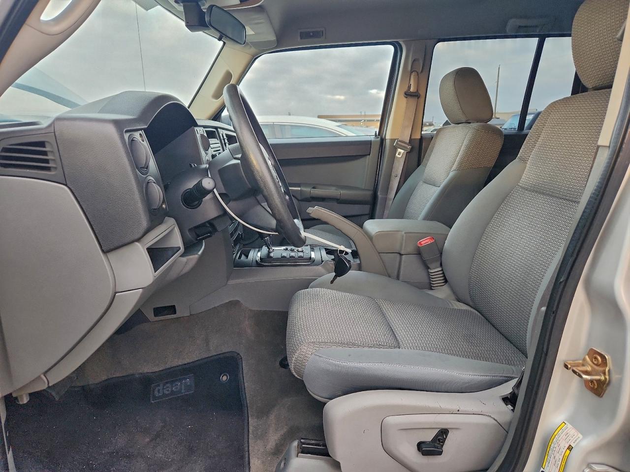 Jeep Commander Image 13