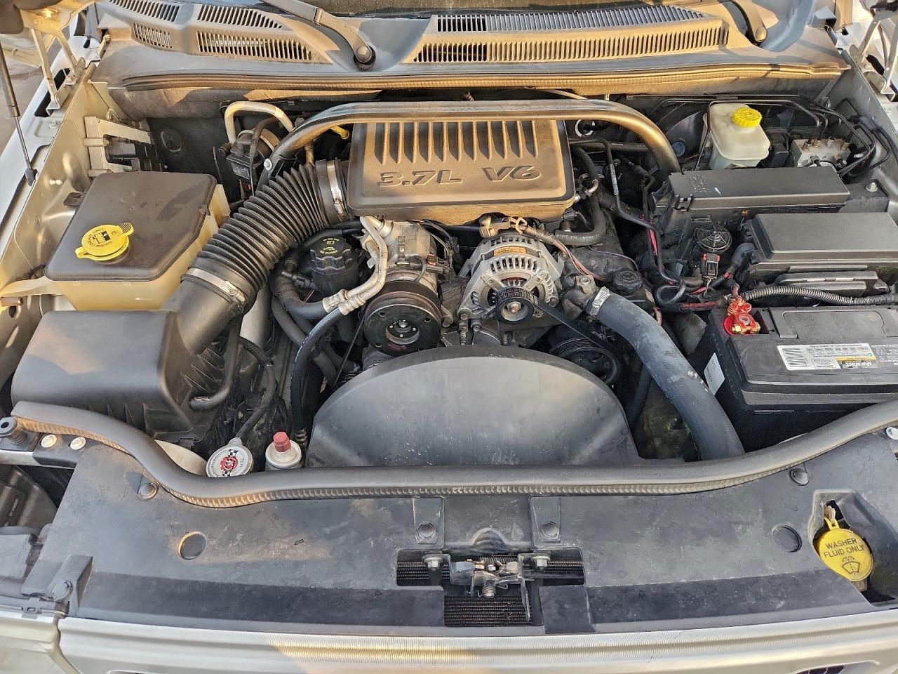 Jeep Commander Image 10