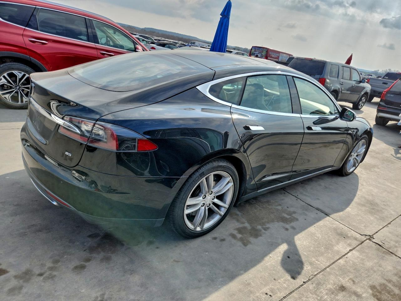 Tesla Model S Image 2
