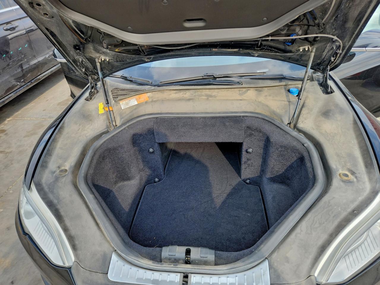 Tesla Model S Image 12