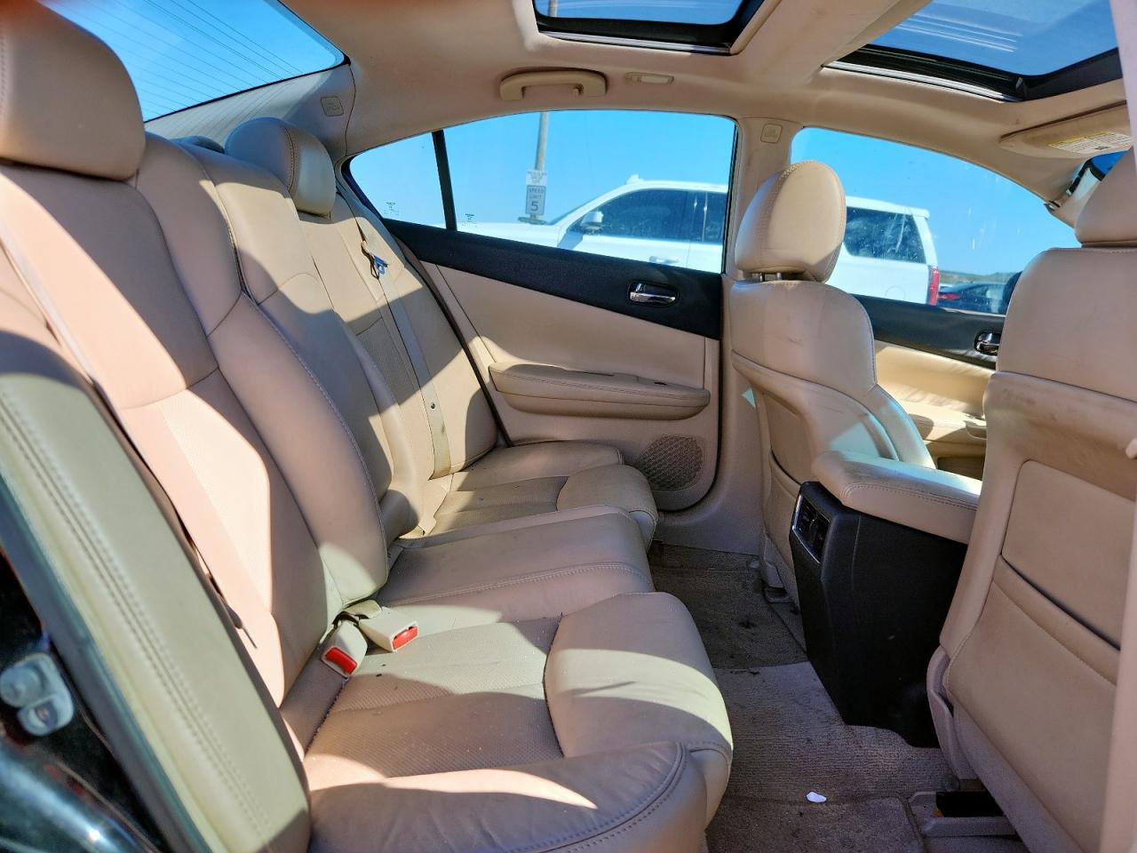 Nissan Maxima S Image 10