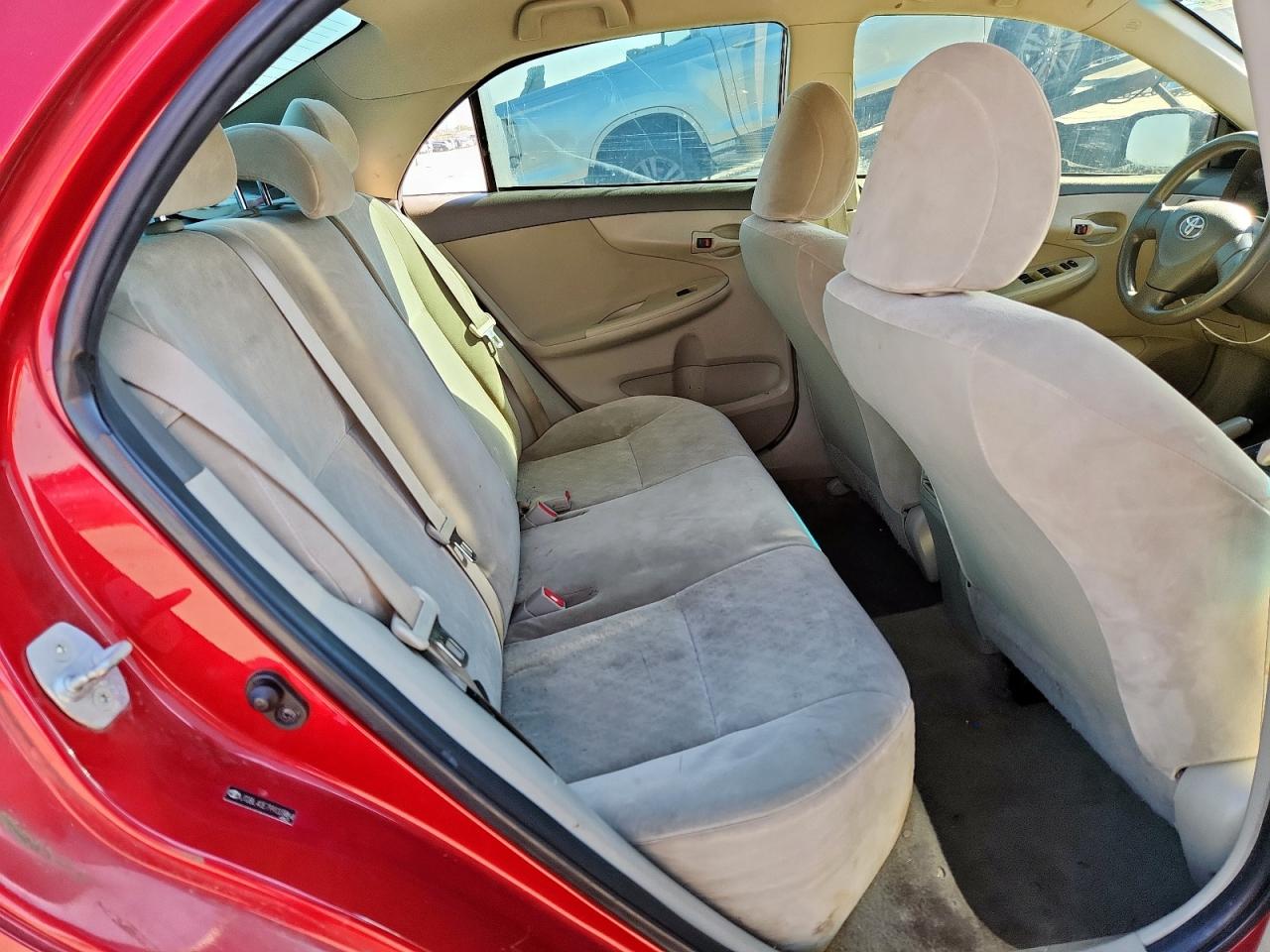 Toyota Corolla Base Image 9